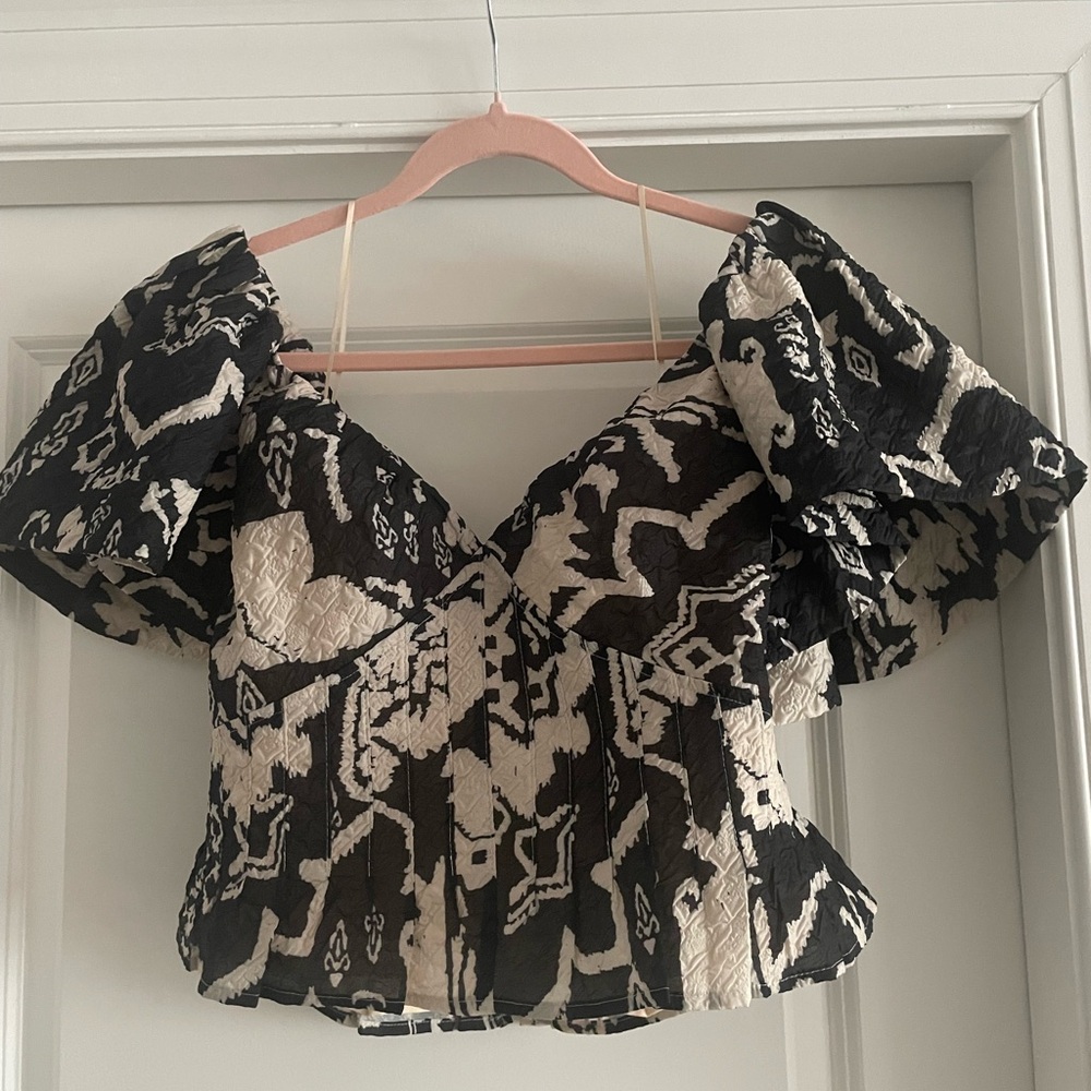 FRENCH CONNECTION
Deon Candra Jacquard Top Cream and Black